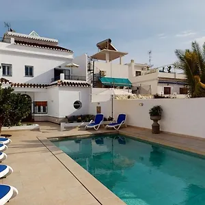 https://luxury-5-bed-house-with-pool-and-sea-view-nerja.es-andalucia.com